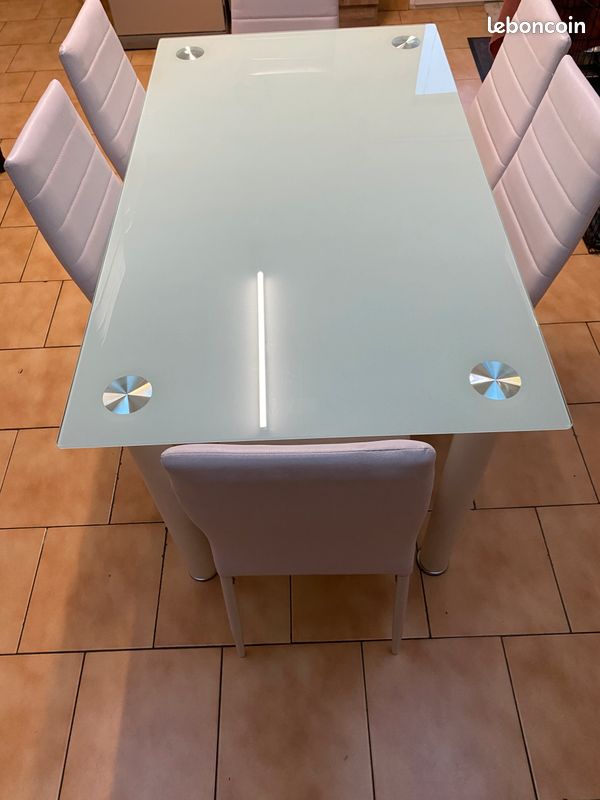Table de cuisine avec chaise (image 1)