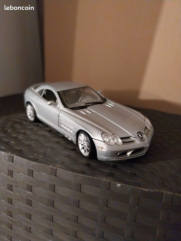 Voiture Miniature de Collection - MAISTO 1/18 - DUCATI Desmosedici