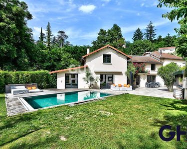 Maison 1 350 000 € - 270 m²