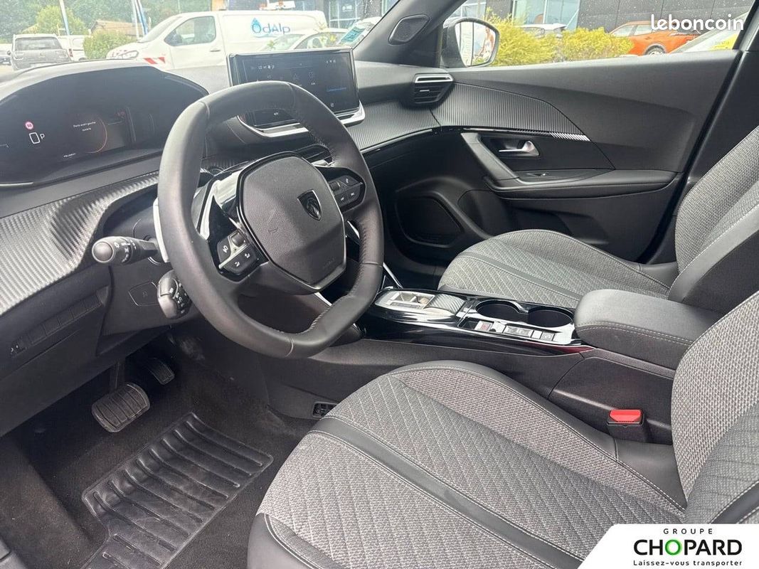 PEUGEOT 2008 Hybrid 145 e-DCS6 Allure (image 9)