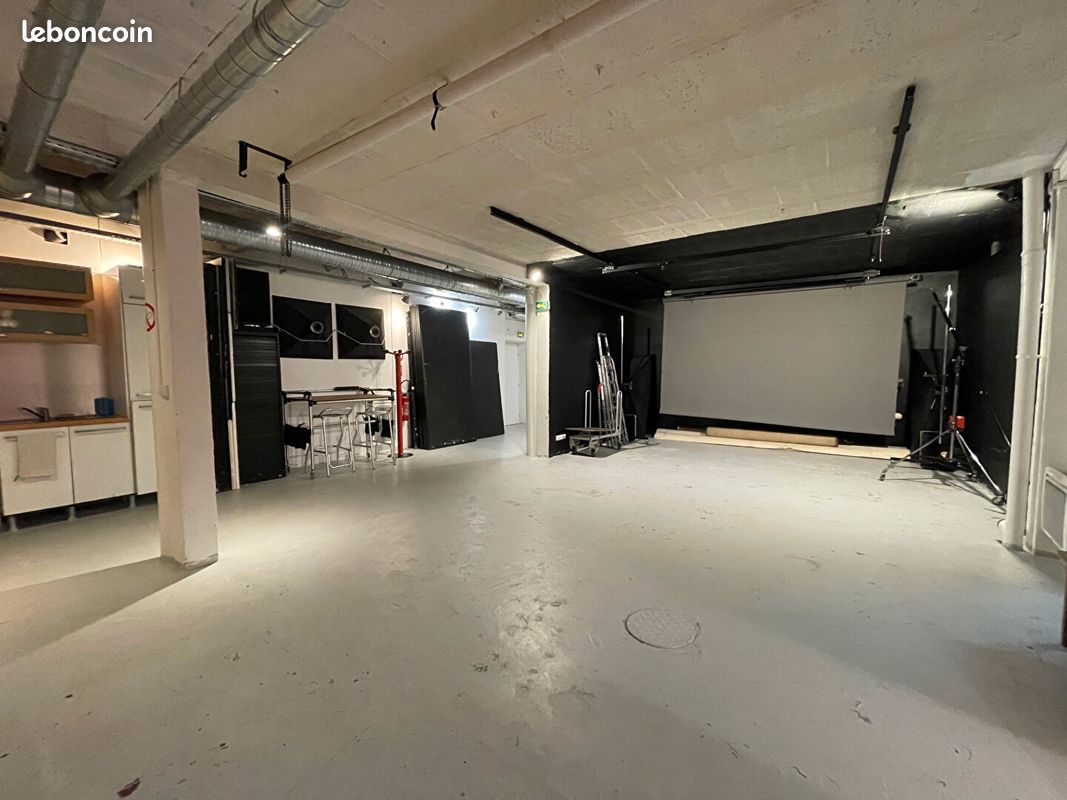 Local commercial 2 pièces 146 m² · à Puteaux · 146 m² · 395 000 €