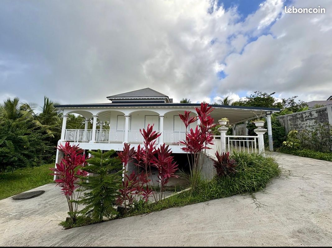 Maison 4 pièces 118 m² · à Baie-Mahault · 118 m² · 1 800 €