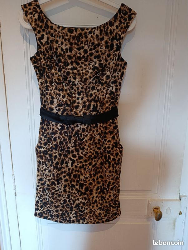 Robe avec ceinture et poches (image 1)