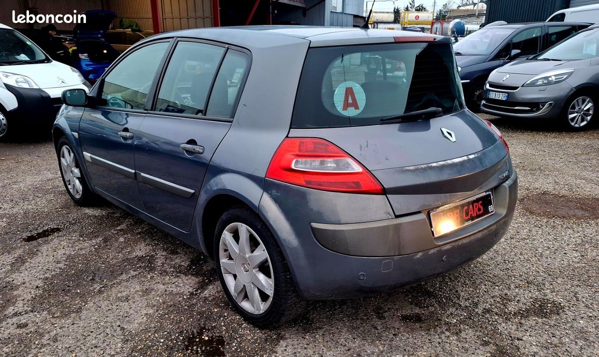 RENAULT Megane II Hatchback 1.5 dCi 106cv - 5 places - CONFORT - (image 8)
