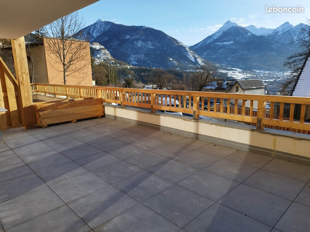Grand T2 grande terrasse Briançon. Calme (image 1)