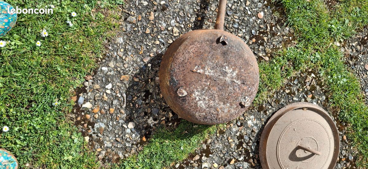Poêlon ancien en fonte avec son couvercle (image 3)
