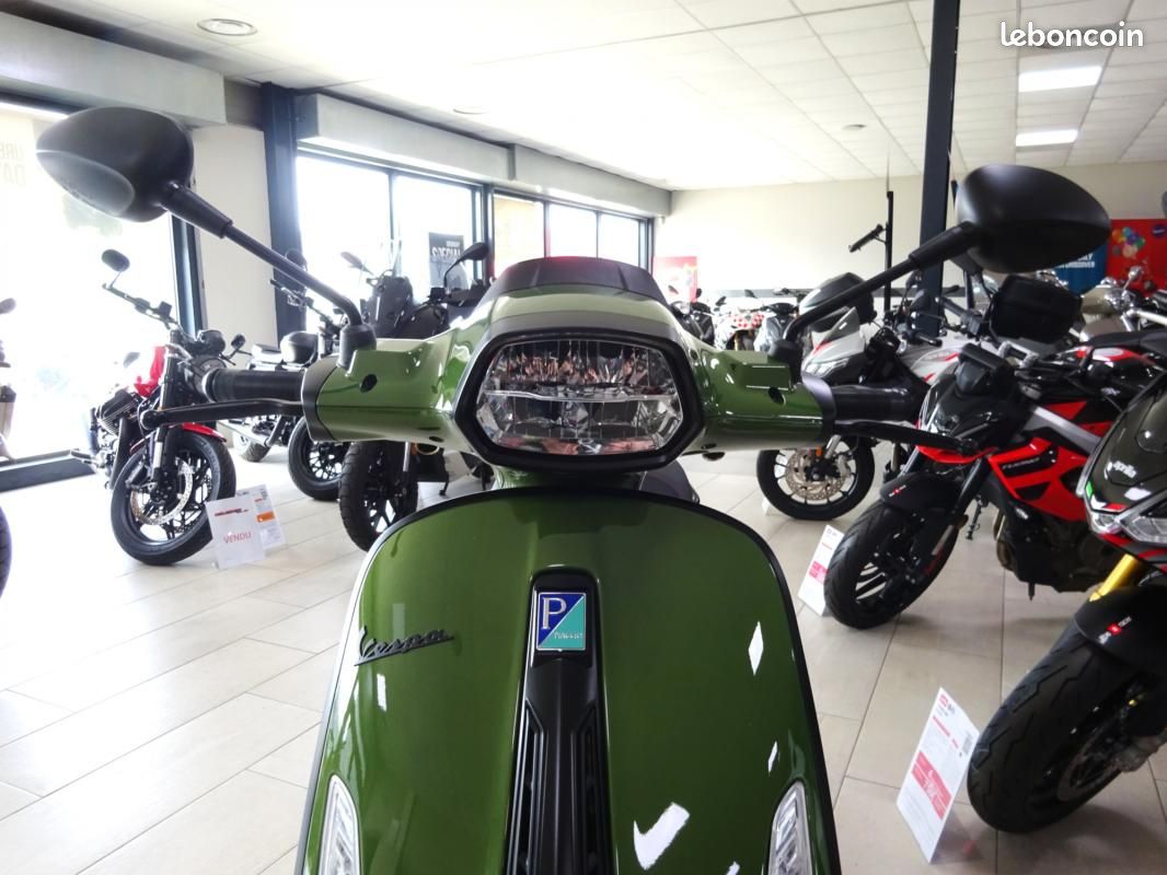Vespa 125 SPRINT S VERT / 600 Euros D'ACCESSOIRES D'ORIG (image 8)