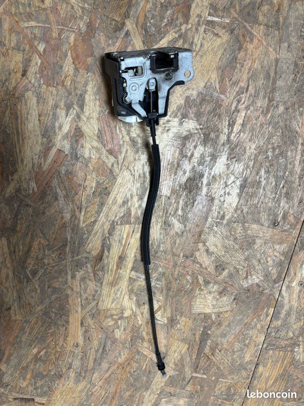 Serrure de porte avant droit clio 2 (image 1)