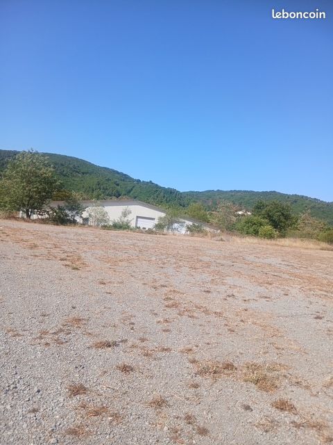 Location terrain · à Courry · 3 621 €/mois
