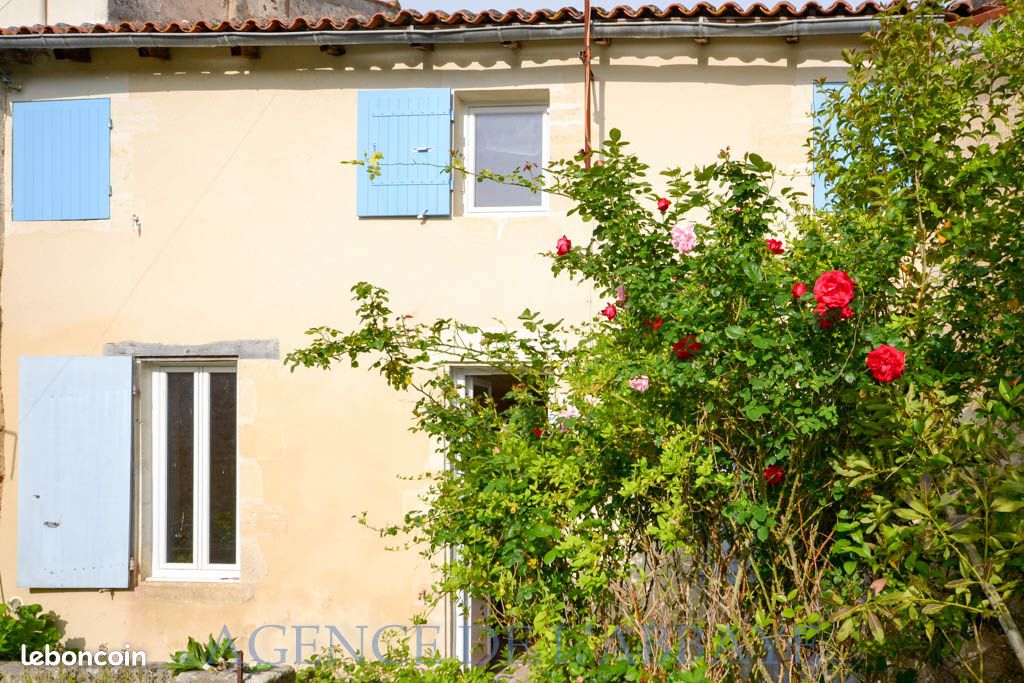 Maison 6 pièces 169 m² · à Saint-Jean-d'Angély · 169 m² · 106 500 €