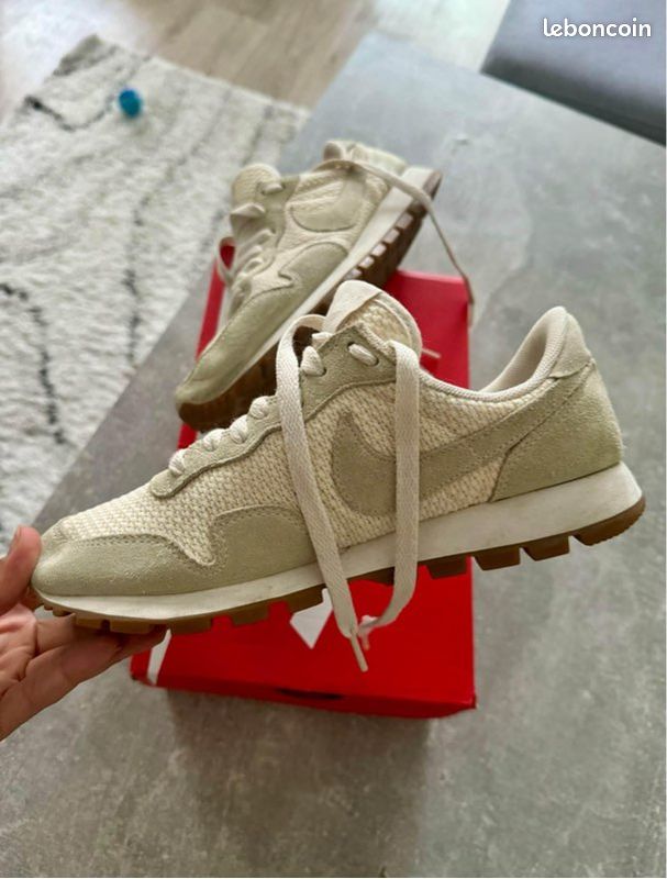 Basket Nike crème (image 4)