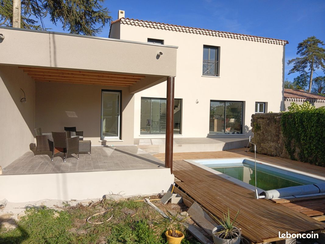 Maison 6 pièces 172 m² · à Saint-Quentin-la-Poterie · 172 m² · 680 000 €