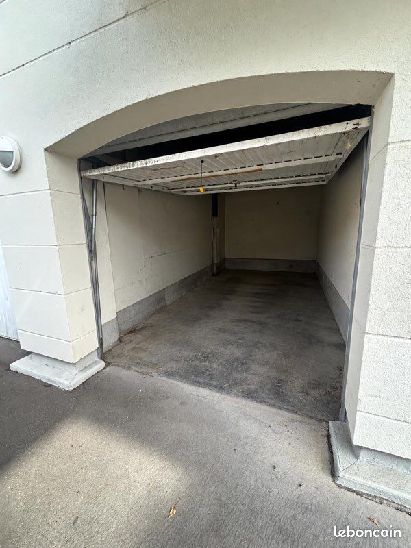 Garage fermé 13 m² - Centre d'Olivet - sécurisé · 17 900 €