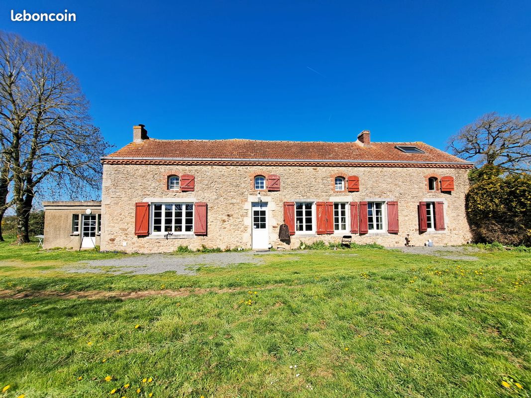 Maison 5 pièces 180 m² · à Saint-Amand-sur-Sèvre · 180 m² · 299 200 €