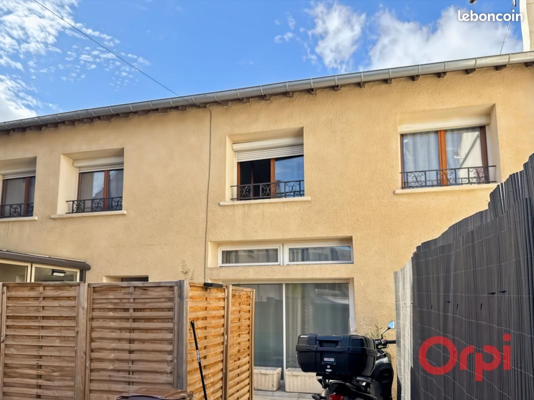 Maison 7 pièces 183 m² · au Plessis-Bouchard · 183 m² · 370 000 €