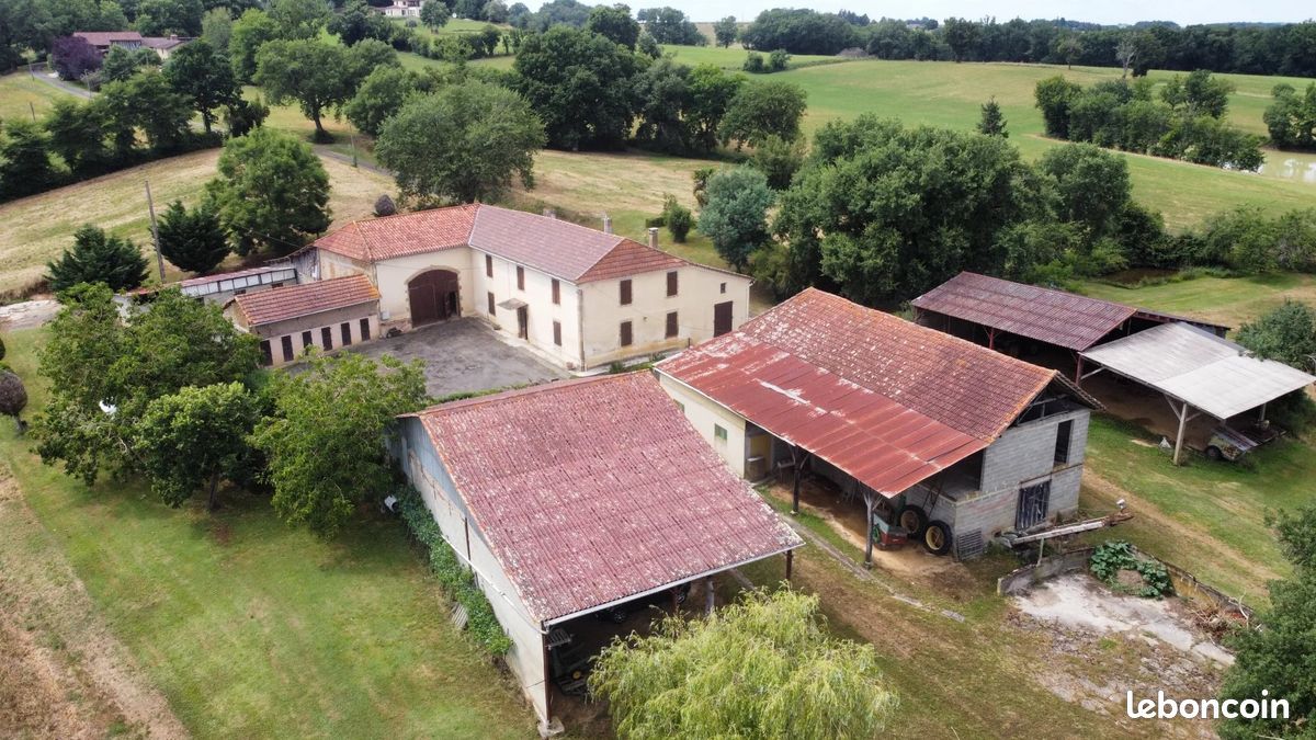 Maison 8 pièces 235 m² · à Bassoues · 235 m² · 399 000 €
