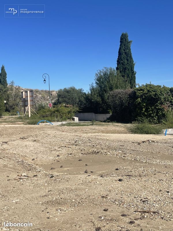 Terrain 420 m² · à Alleins · 175 000 €