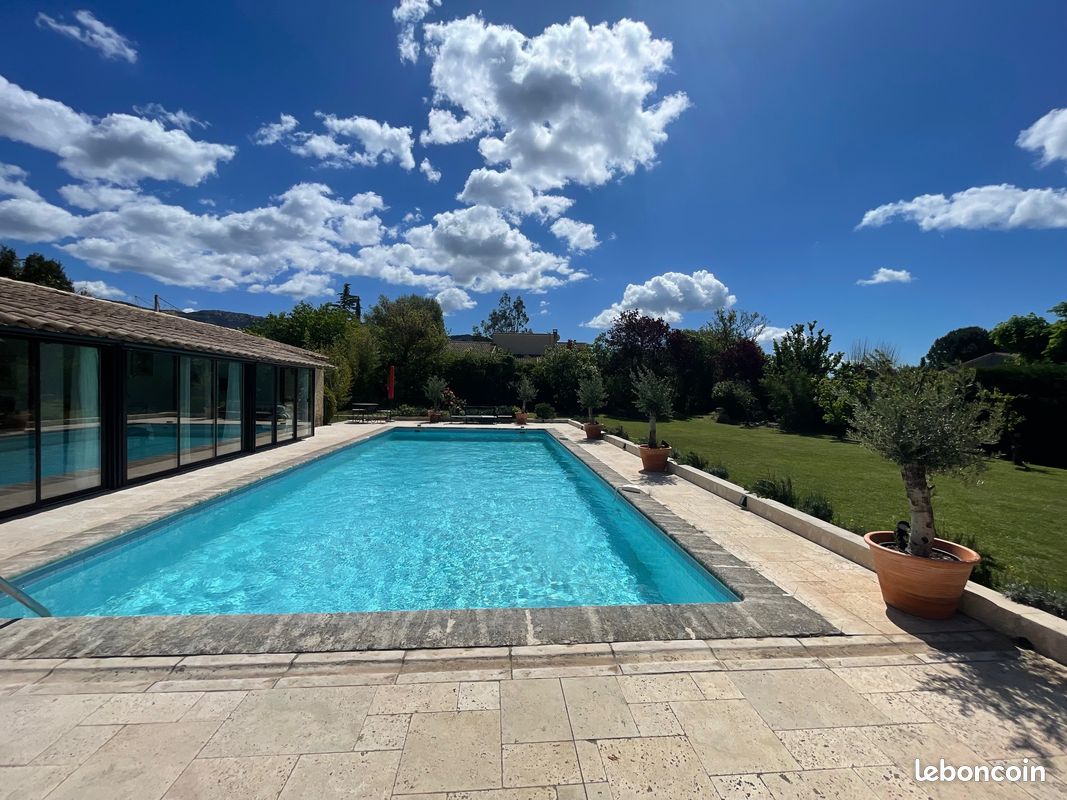 Maison 7 pièces 240 m² · à Taillades · 240 m² · 759 000 €