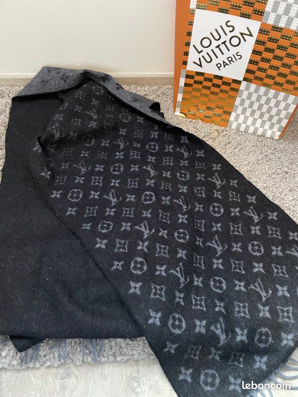 Écharpe Louis Vuitton (image 1)