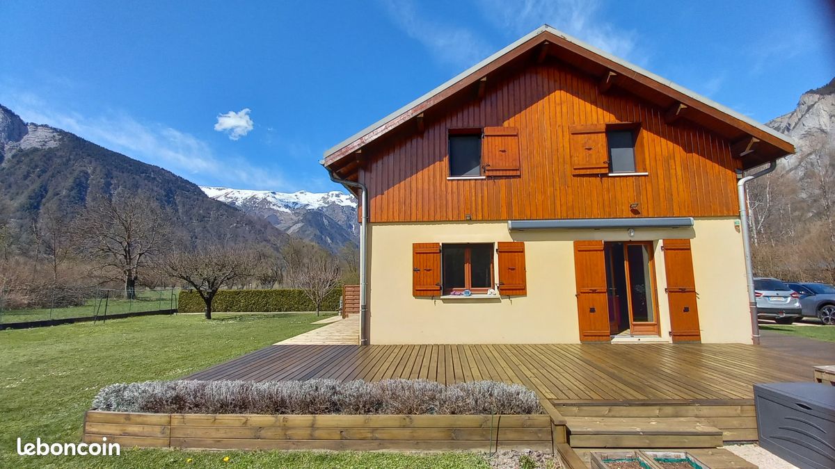 Maison 5 pièces 131 m² · à Le Bourg-d'Oisans · 131 m² · 549 000 €