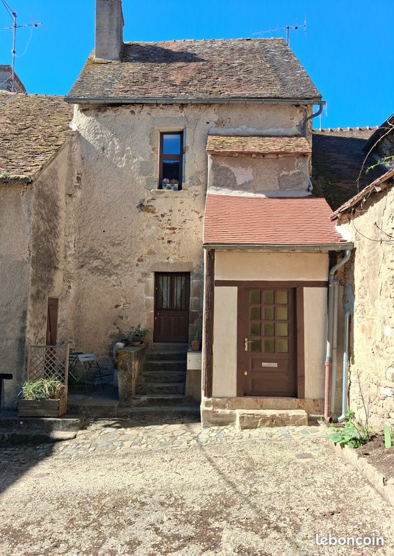 Maison 5 pièces 965 m² · à Saint-Benoît-du-Sault · 965 m² · 78 160 €