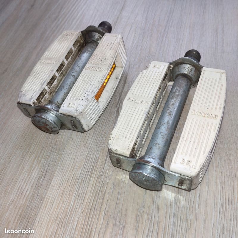 1 pédale lyotard vélo ancien vintage pedals