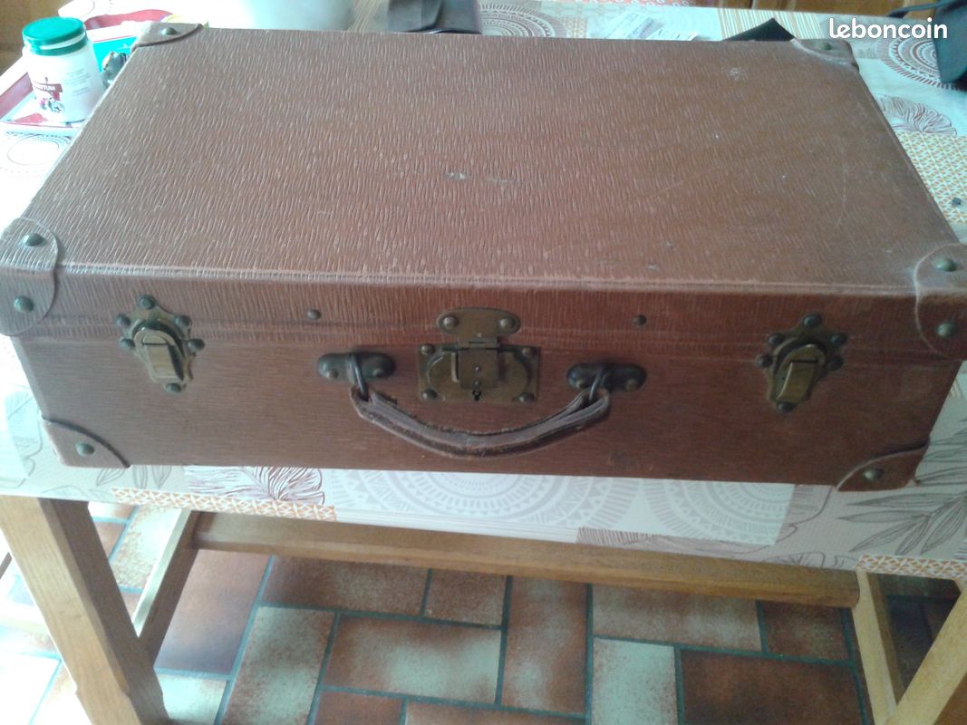 Ancienne valise en carton bouilli et cuir années 30/40 (image 1)