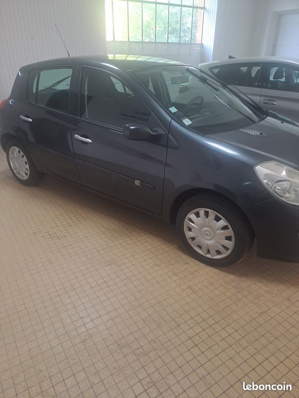 Renault clio (image 2)