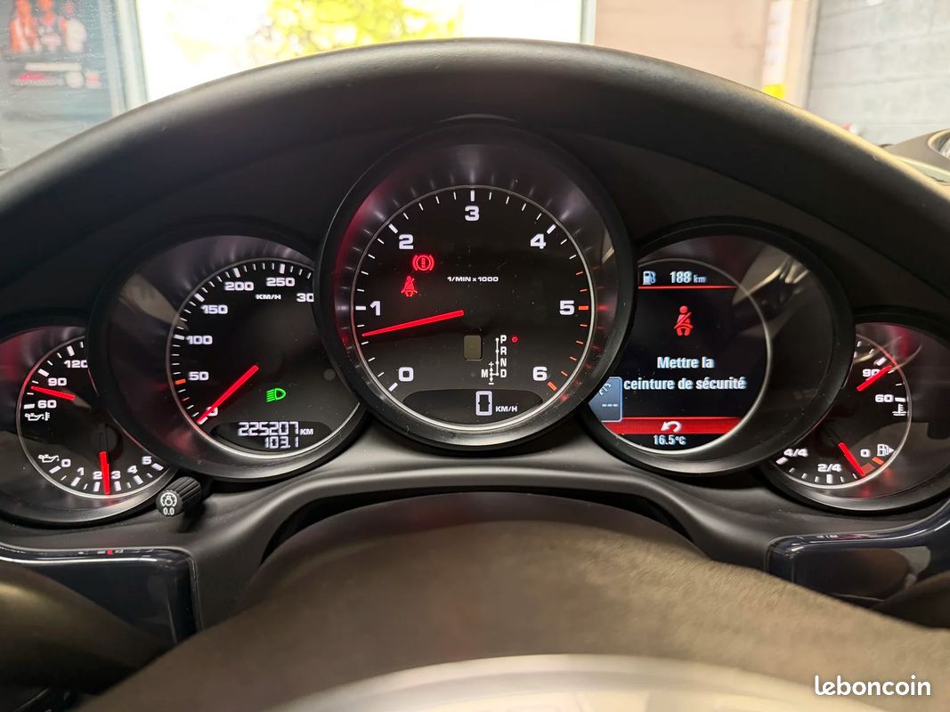 Porsche PANAMERA Diesel V6 - Caméra de recul / Sièges chauffants (image 26)