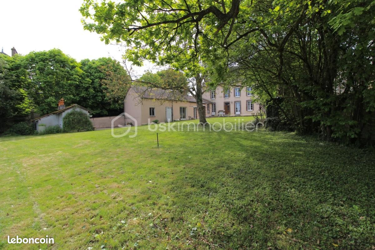 Maison 10 pièces 200 m² · à Courtenay · 200 m² · 230 000 €