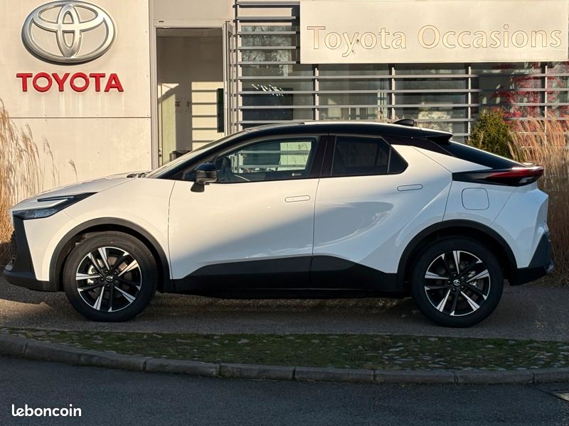 Toyota C-HR 2.0 PHEV 225 Graphic MY26 (image 2)