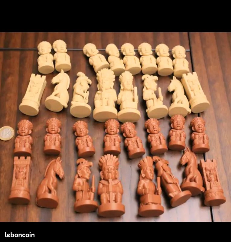 32 Figurines Sculptées Anciennes - Pions D'échec Ou Guerriers Asiatiques - Collection