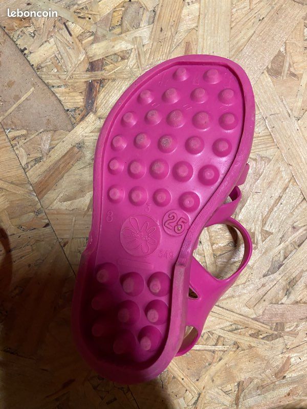 Chaussure plage rose taille 25 (image 2)