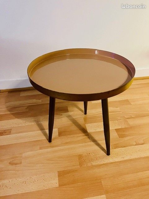 Tables gigognes en métal beige rosé et doré (image 4)