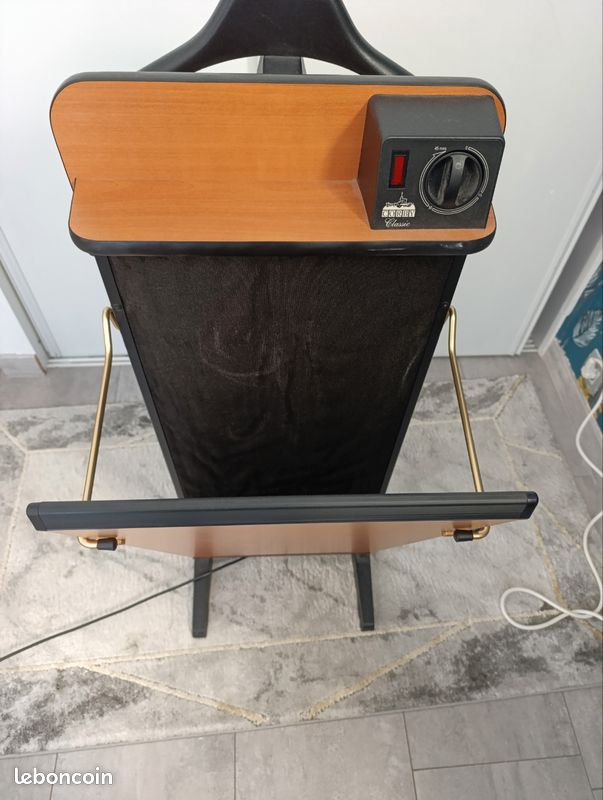 Valet De Nuit Portant De Chambre Avec Cintres Pour Veste Et Pantalons En Metal Chrome Et Imitation Bois Cerisier Div10024