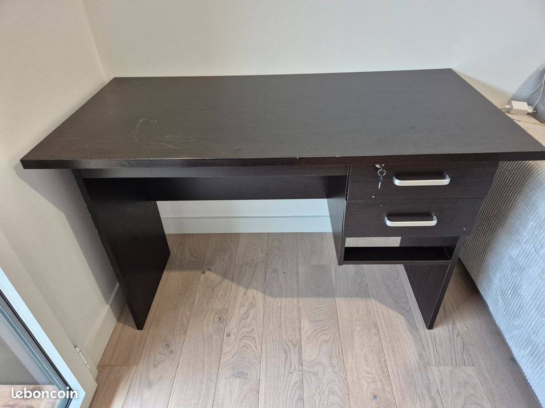 Bureau (image 1)
