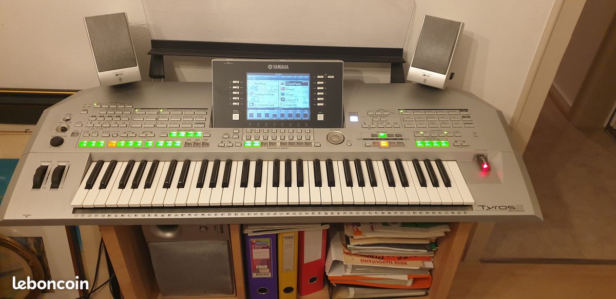 Synthétiseur Yamaha TYROS 2 (image 1)