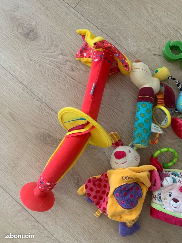 Lot peluche et hochets bébé (image 4)