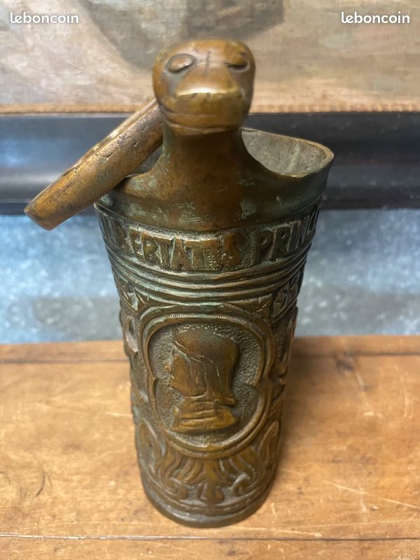 Ancien seau à eau bénite Catholique en bronze. XVIII / XIX ème (image 6)