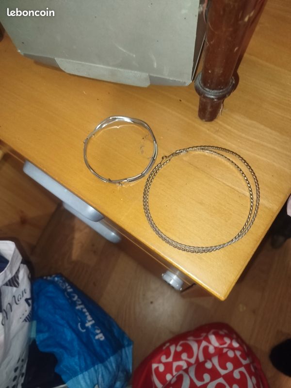 J'échange de boucles d'oreilles contre des piercings (image 1)