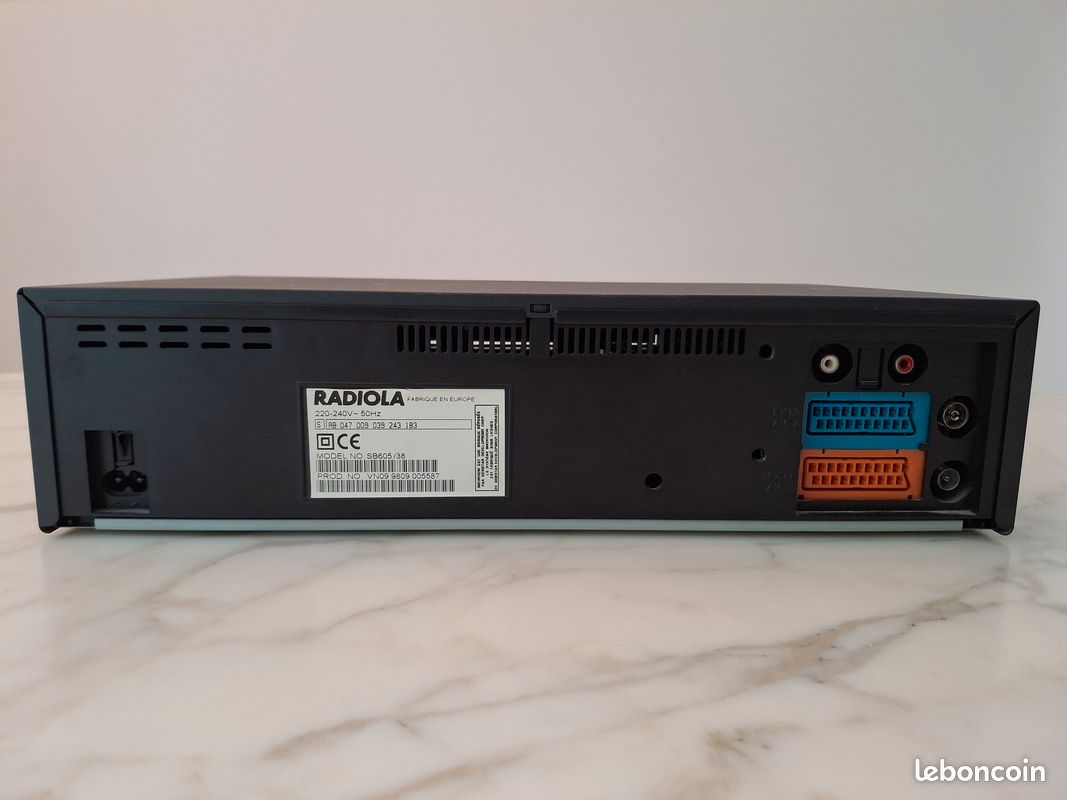 Magnétoscope LG VF28 + Télécommande / Cassette VHS K7 VCR Pal Secam NTSC, magnet