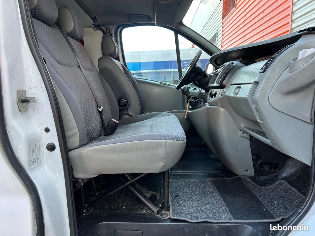 Renault trafic fourgon gn 2.0 dci 90 l1h1 1000 kg confort / 4 pneus neufs (image 27)