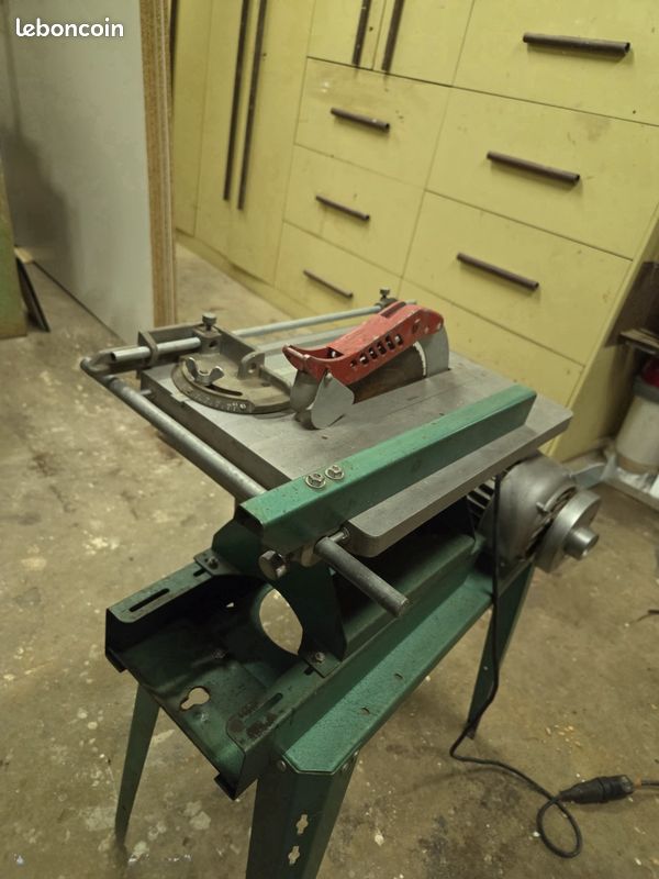 Ancienne machine à coudre Omega (Gebraucht) in Noville für CHF 80 - nur
