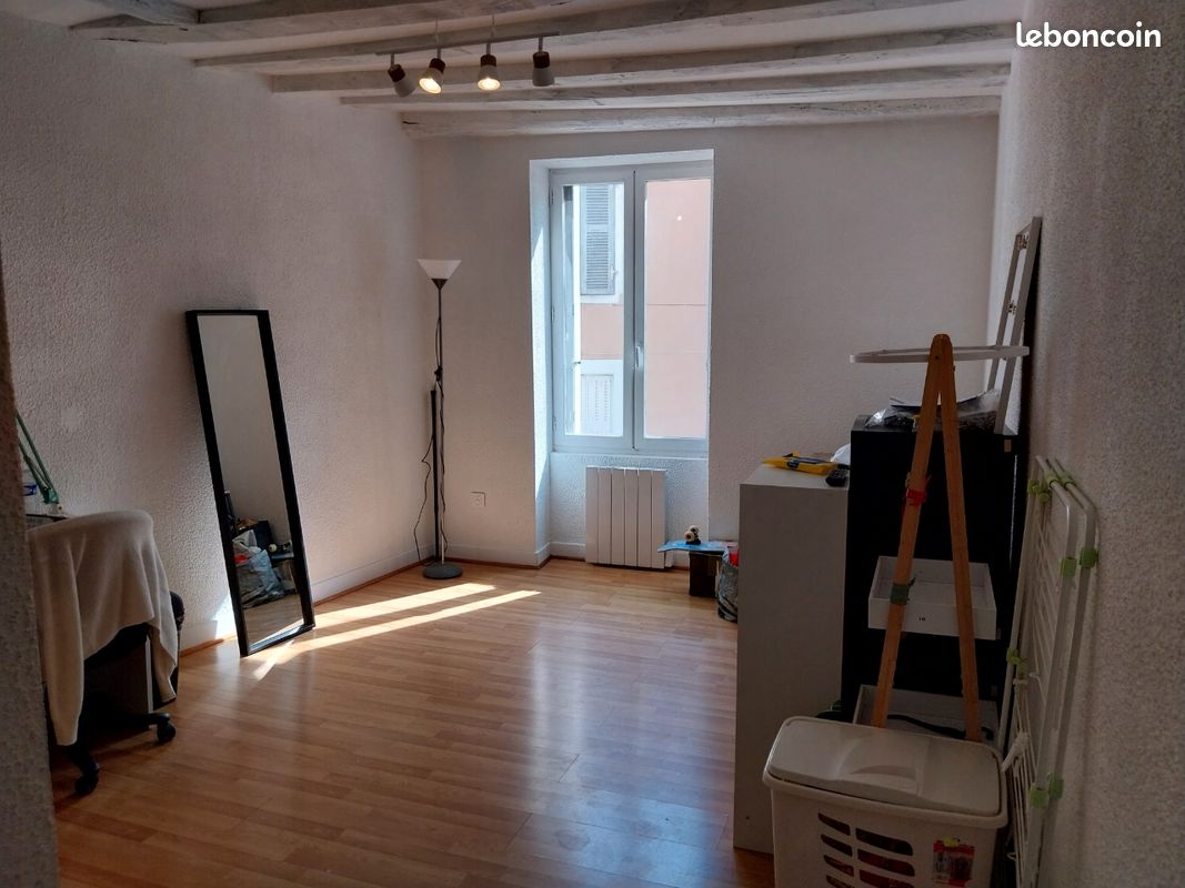 Appartement 1 pièce 18 m² · à Châteauroux · 18 m² · 360 €