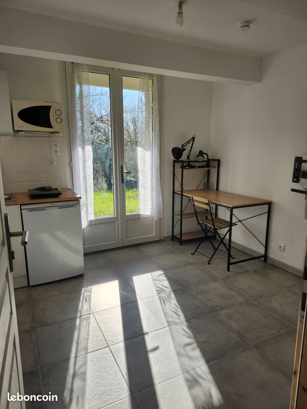 Appartement 1 pièce 14 m² · à Périgueux · 14,2 m² · 350 €