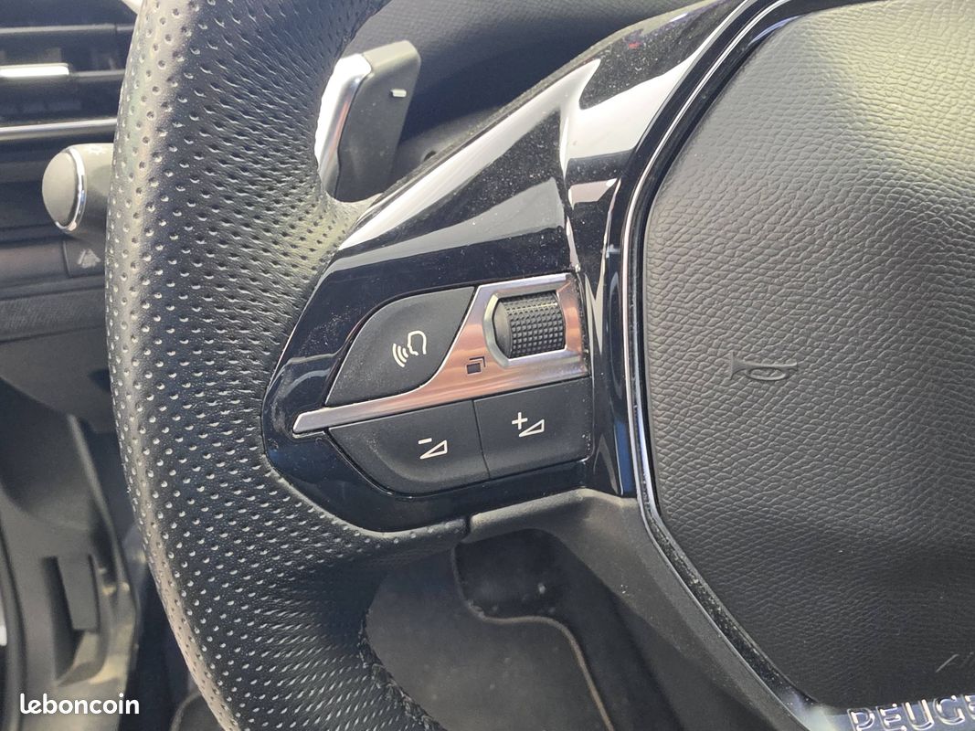 PEUGEOT 5008 PureTech 130ch S&S EAT8 GT (image 18)
