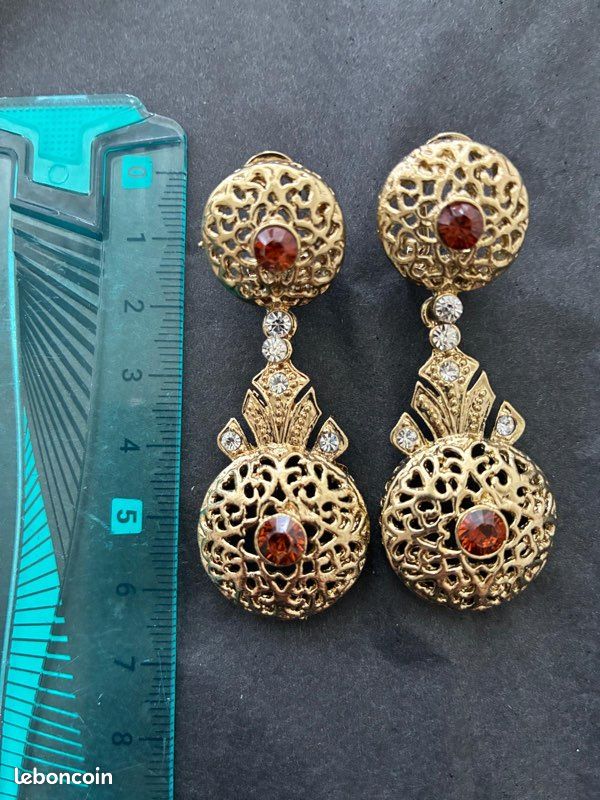 Boucle d’oreilles dorée et marron (image 2)