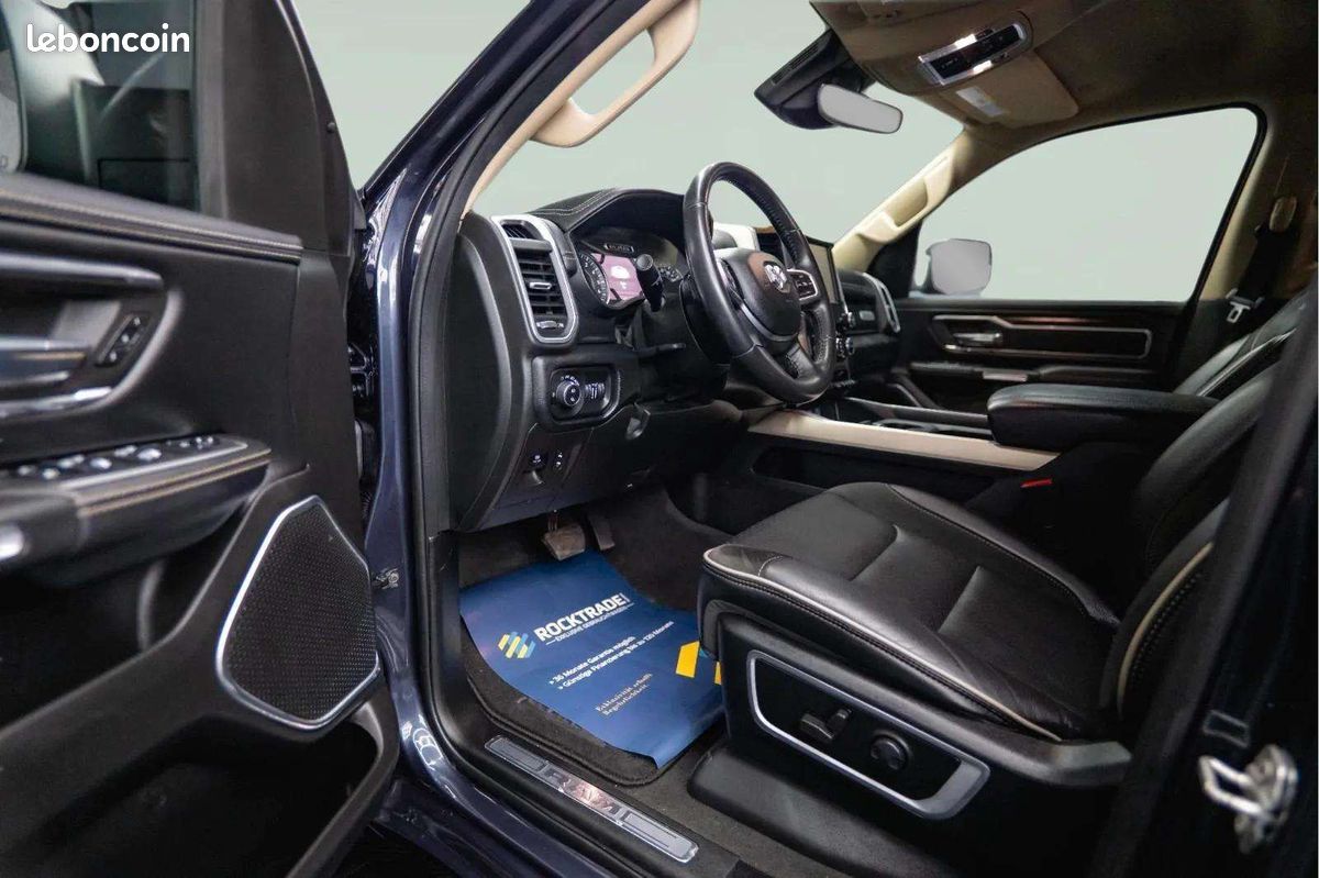 Dodge RAM 1500 Laramie Offroad Night Edition * 5.7 V8 HEMI * 4x4 * Cuir * Alpine * Jantes 22" (image 27)