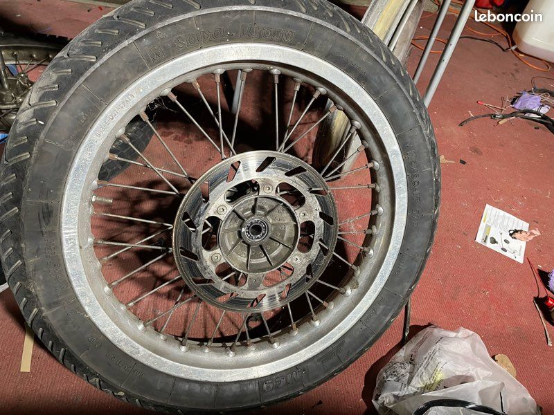 Roue 50cc avec pneu (image 1)