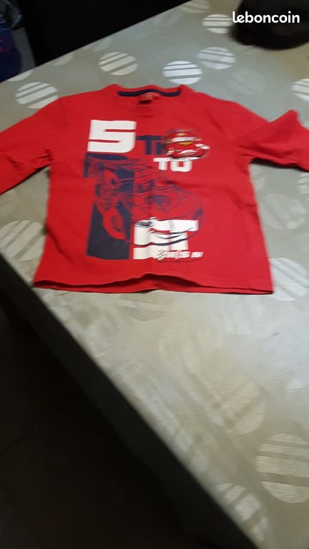 Lot pulls+ t-shirt 5-6 ans mario luigi cars airness adidas (image 7)